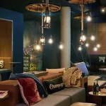Moxy 3*