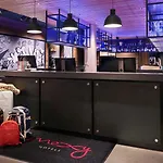 Moxy 3*