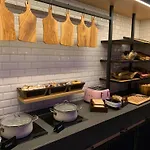 Moxy فندق