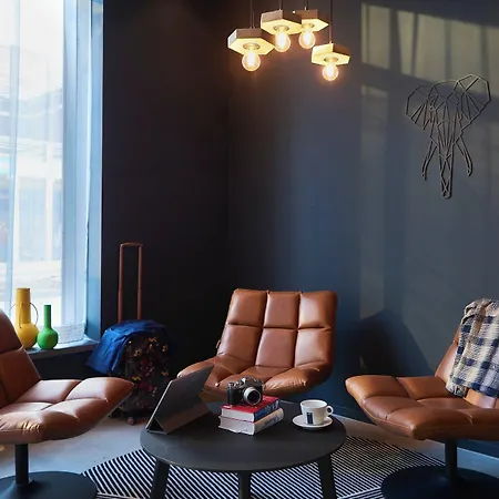 Moxy 3*