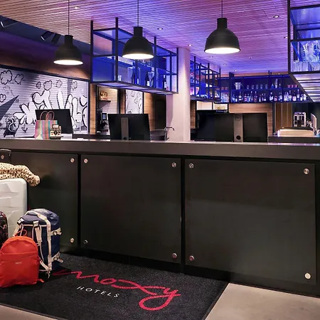 Moxy 3*