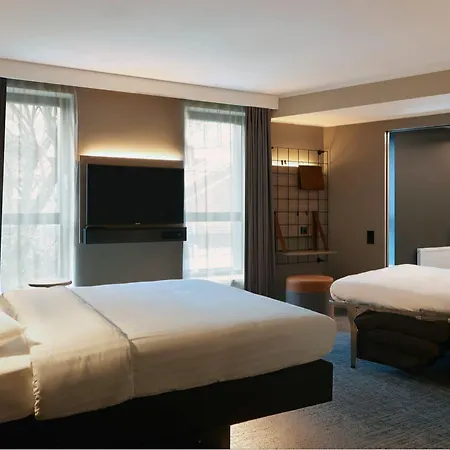 Hotel Moxy 3*