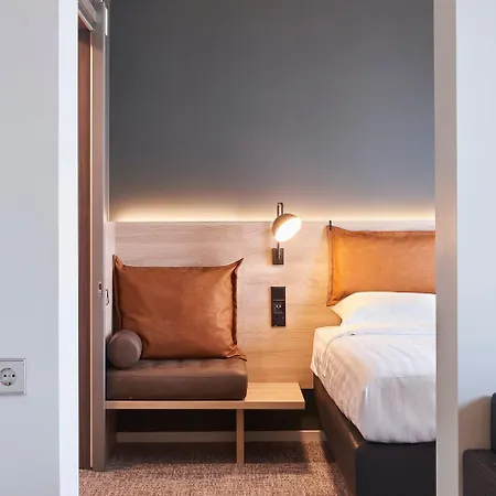 Moxy Szálloda 3*