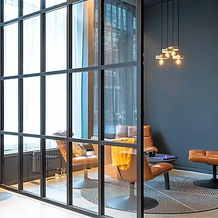 Отель Moxy 3*