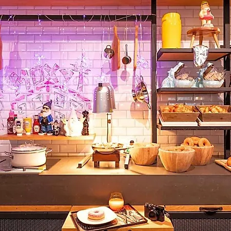 Moxy Отель 3*