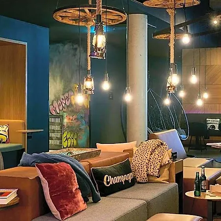 Moxy Отель