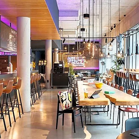 Отель Moxy