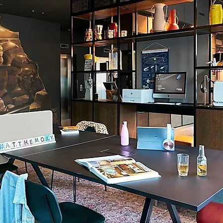 Отель Moxy 3*