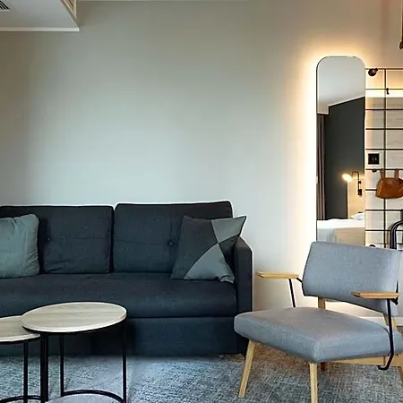 Отель Moxy 3*