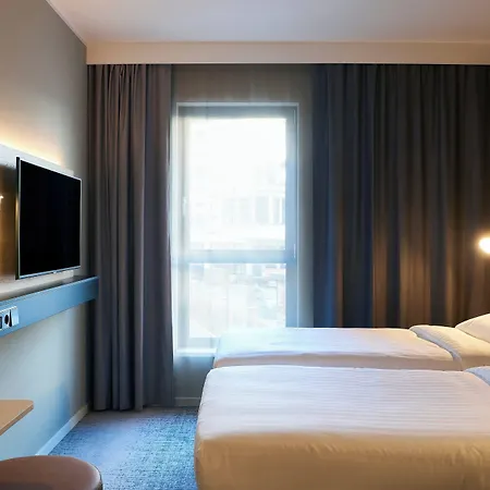 Отель Moxy 3*